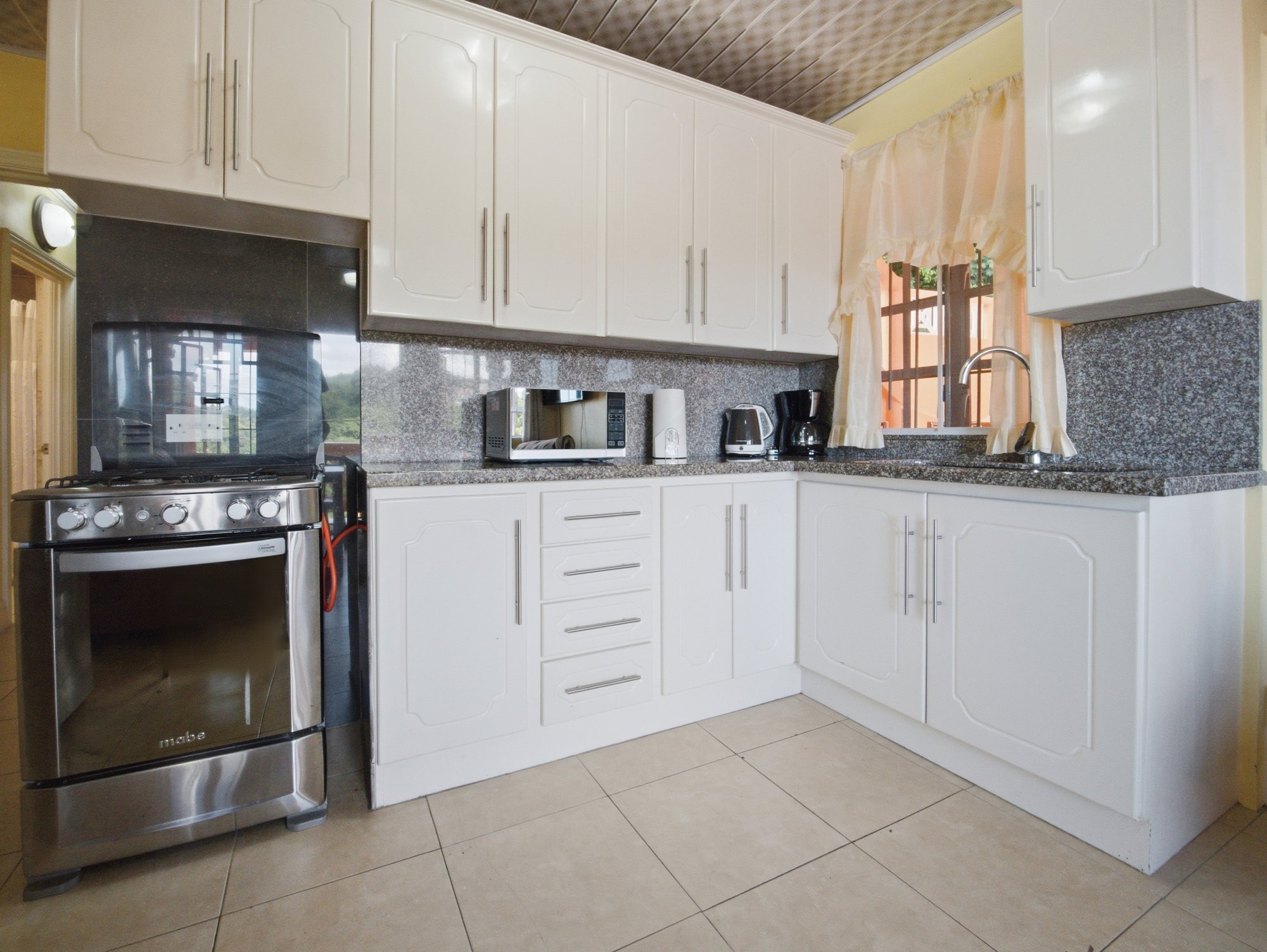 One Bedroom full kitchen with gas range and granite counters