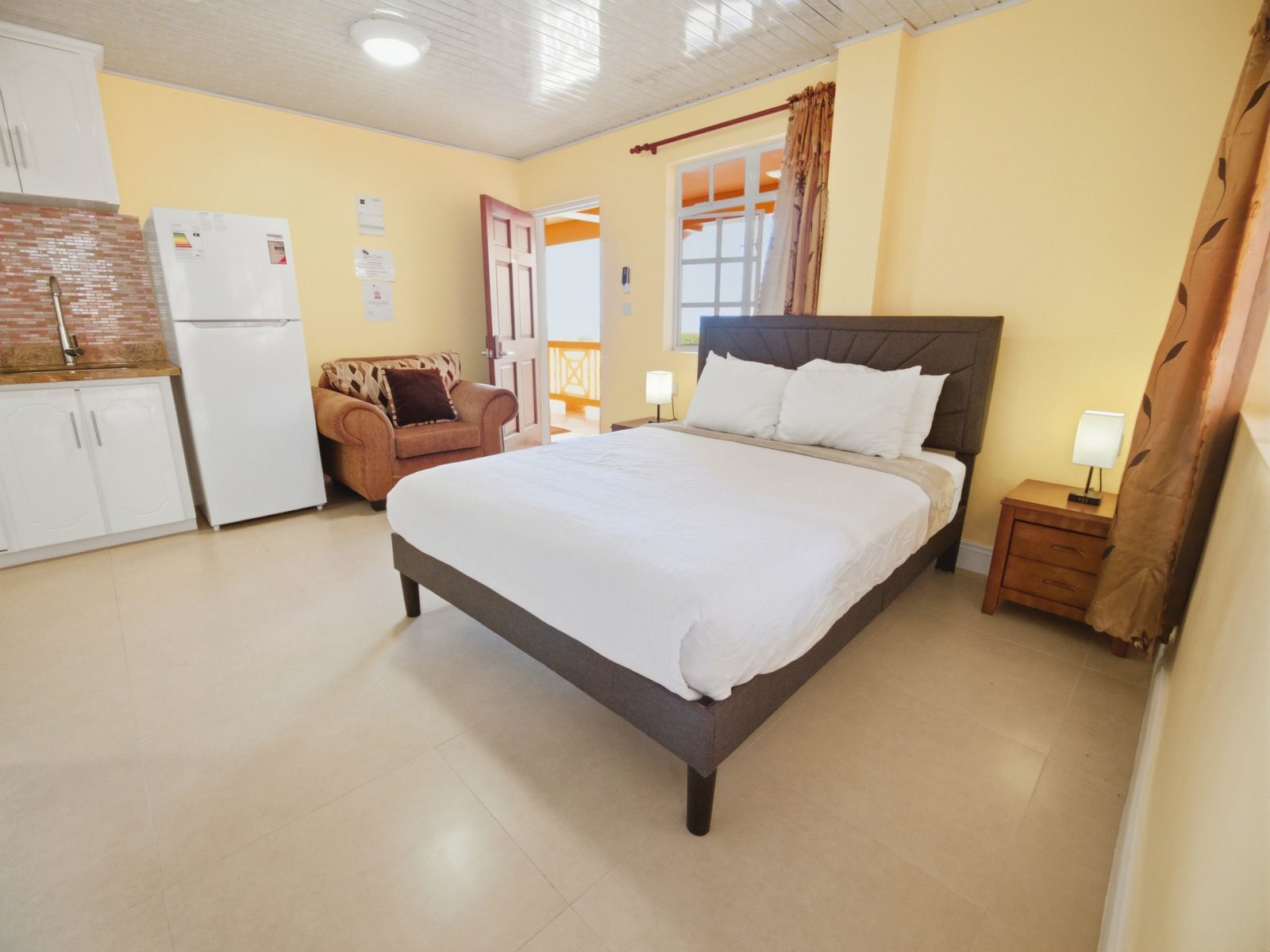 Studio with queen bed and kitchenette