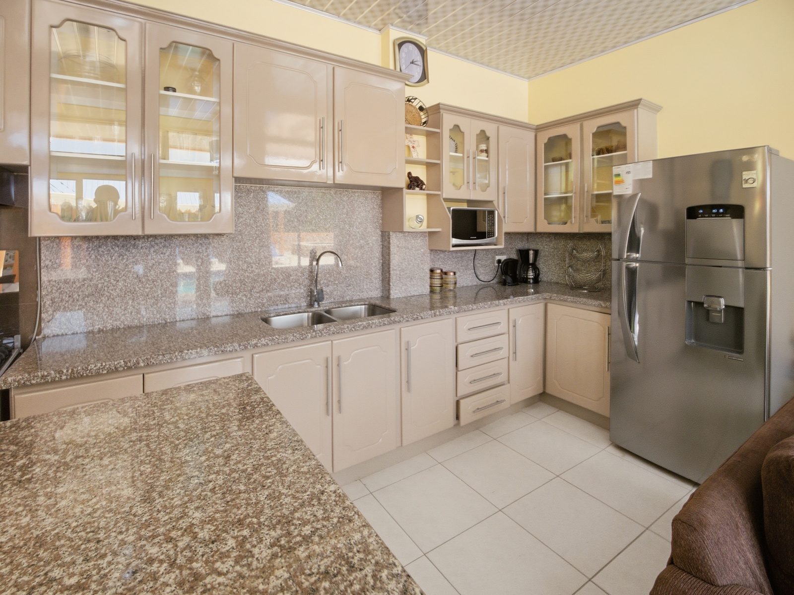 Poolside Suite kitchen
